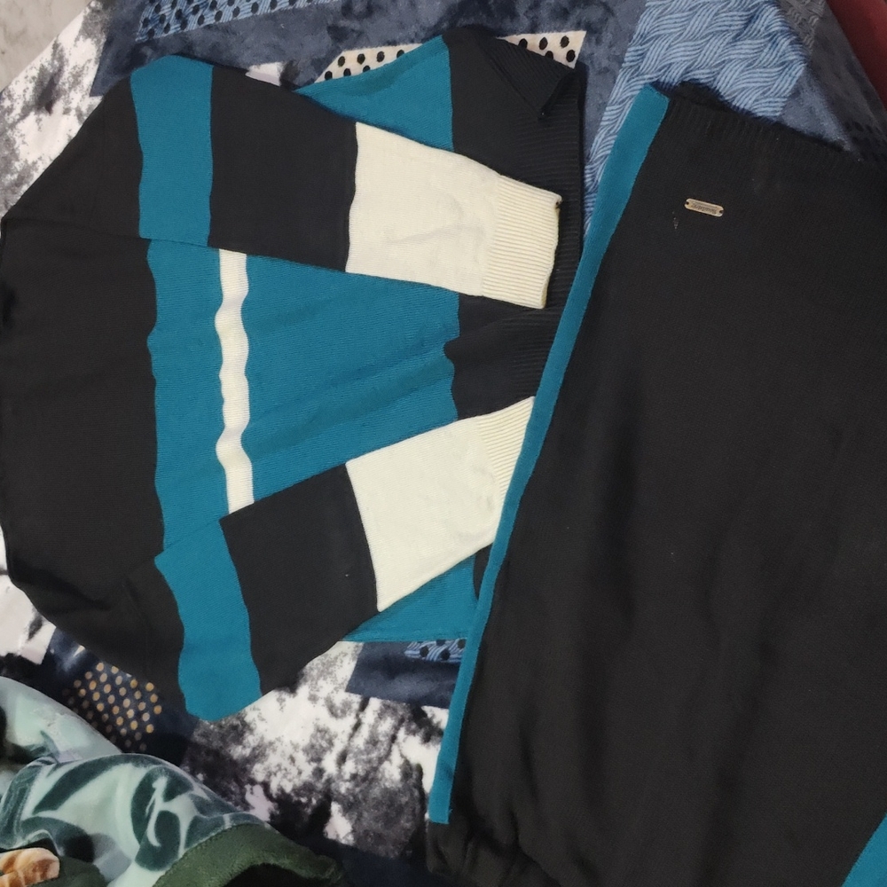 Colorblocked sweater with skirt - Picture 2 of 5